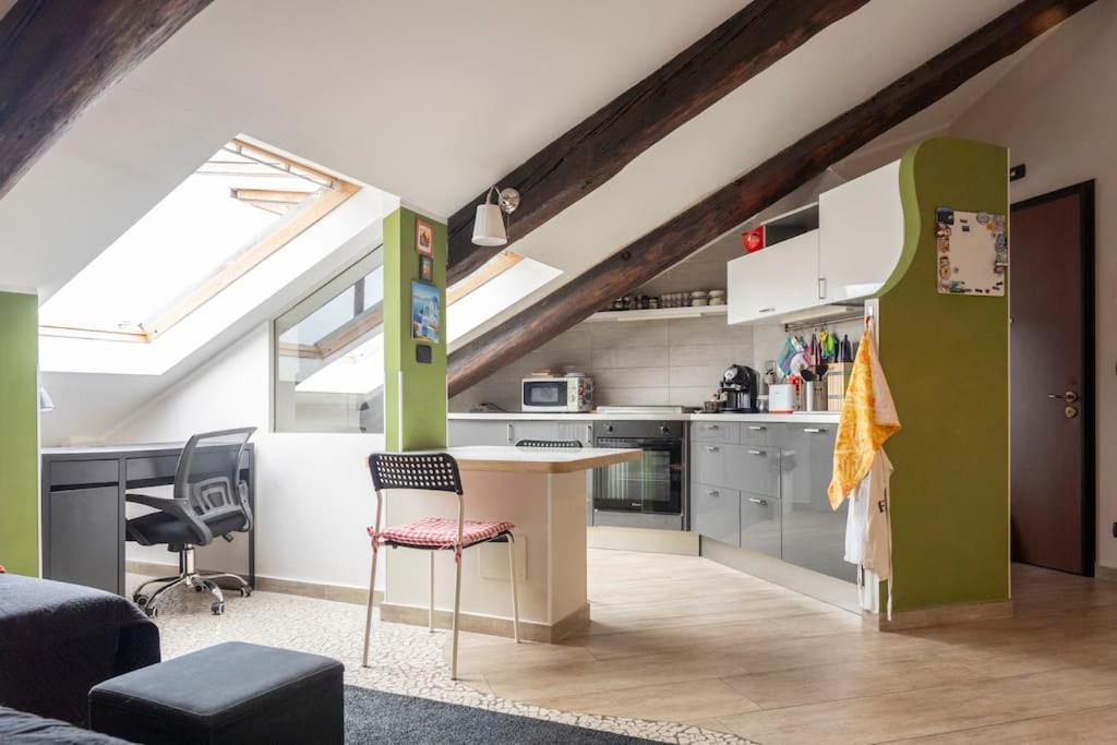 Cozy Attic In The City Center تورينو المظهر الخارجي الصورة