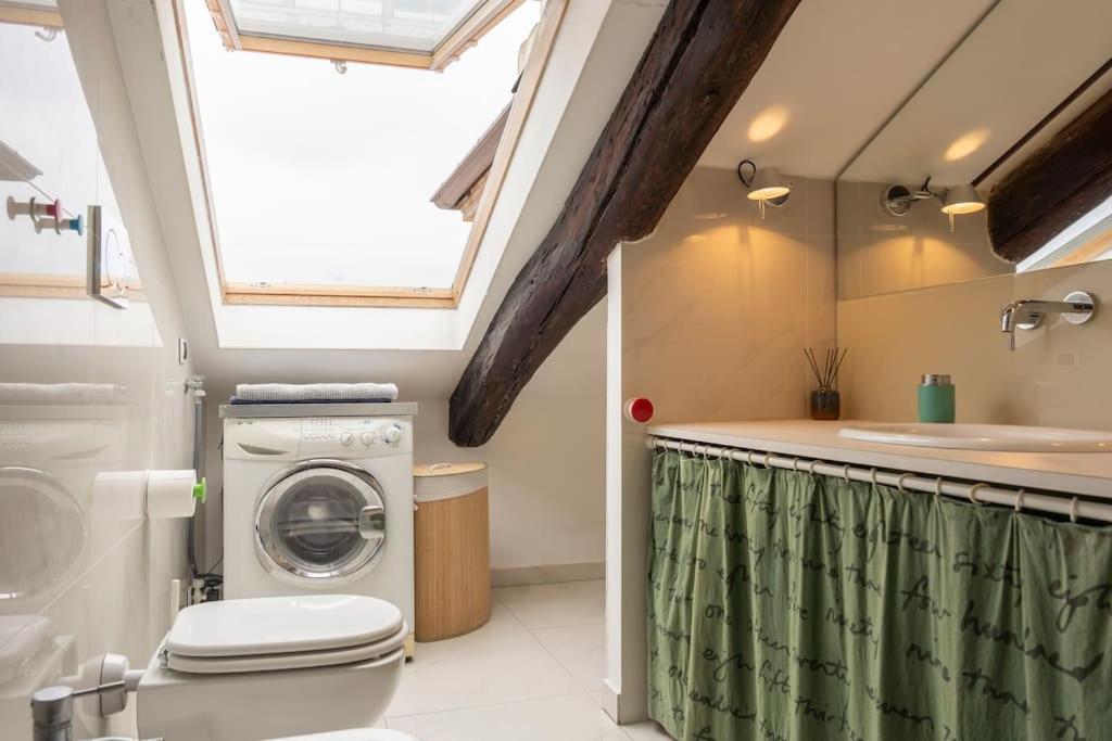Cozy Attic In The City Center تورينو المظهر الخارجي الصورة